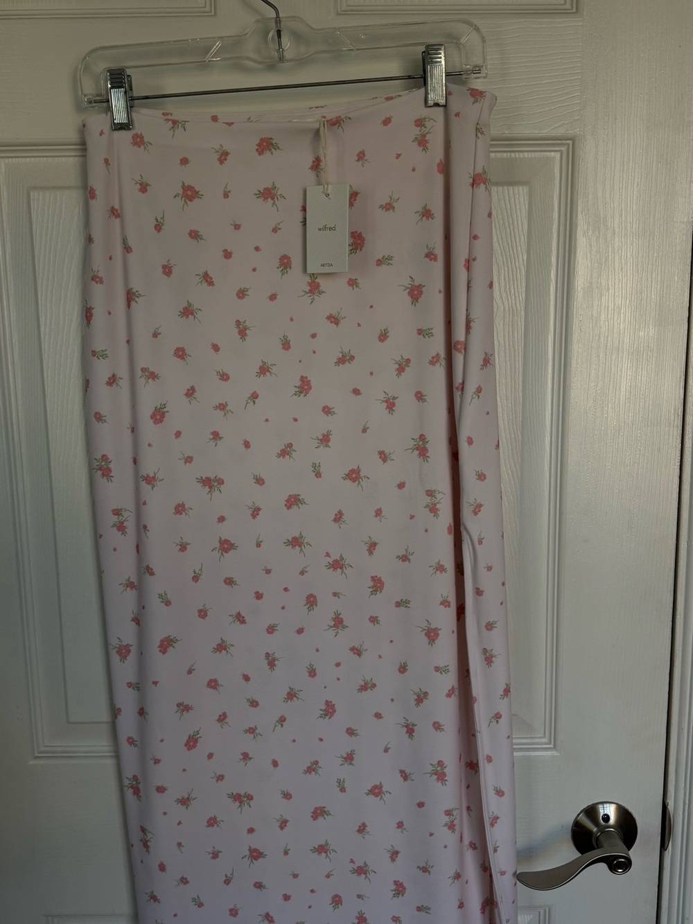 NWT Aritzia Wilfred Smooth Matter Subscript Skirt in Pale Peach/Pink🍑🌸